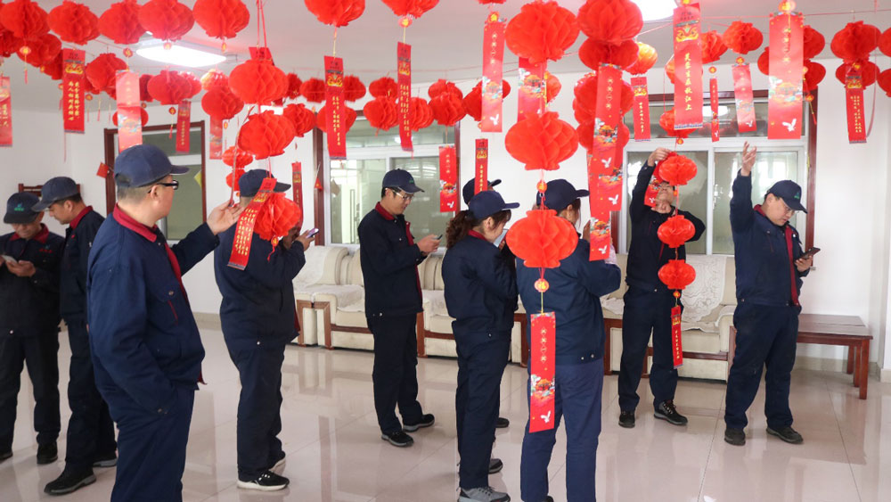 Celebrating the Festival with Lanterns and Colorful Decorations, Working Together to Create Great Achievements Celebrating the Festival with Lanterns and Colorful Decorations, Working Together to Create Great Achievements